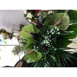 БУКЕТ АНТУРИУМ И ШОКОАДОВИ РОЗИ